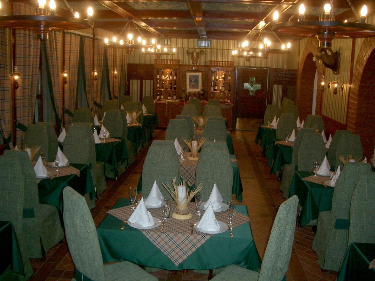 Karikas Hotel Хайдусобосло Экстерьер фото