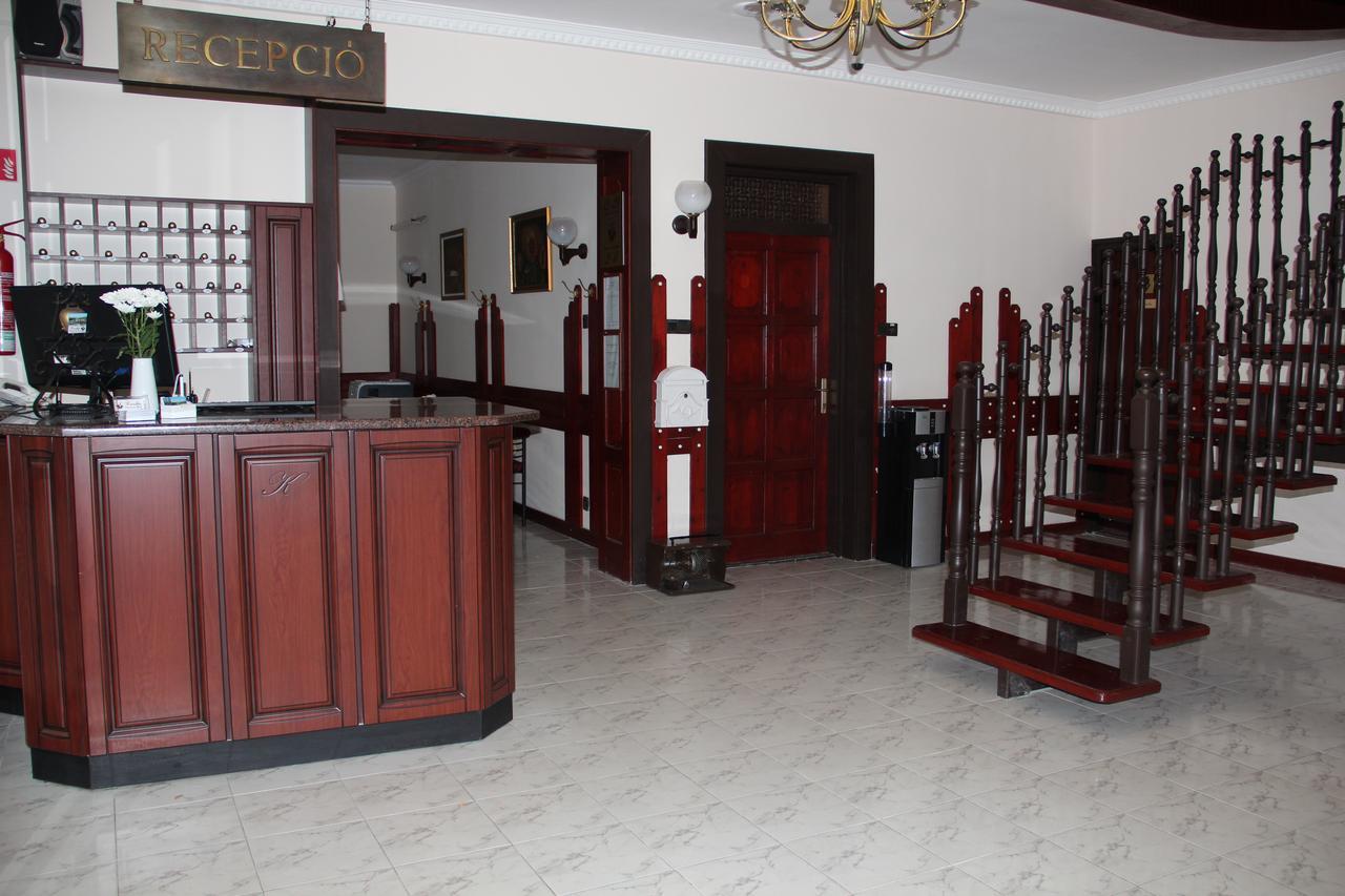 Karikas Hotel Хайдусобосло Экстерьер фото