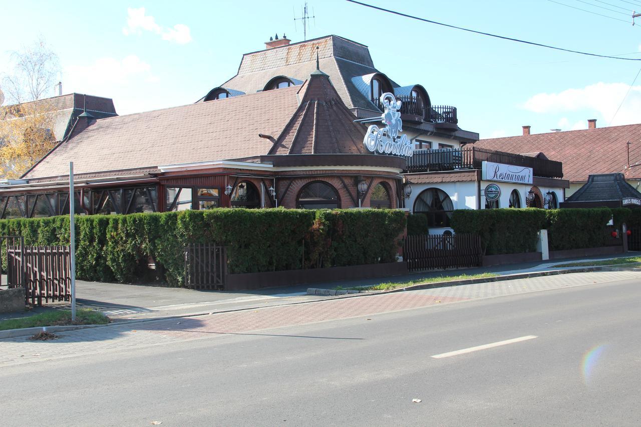 Karikas Hotel Хайдусобосло Экстерьер фото
