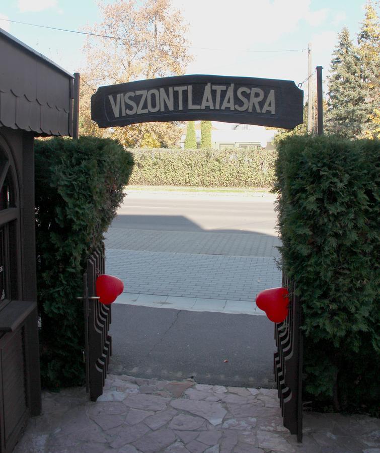 Karikas Hotel Хайдусобосло Экстерьер фото