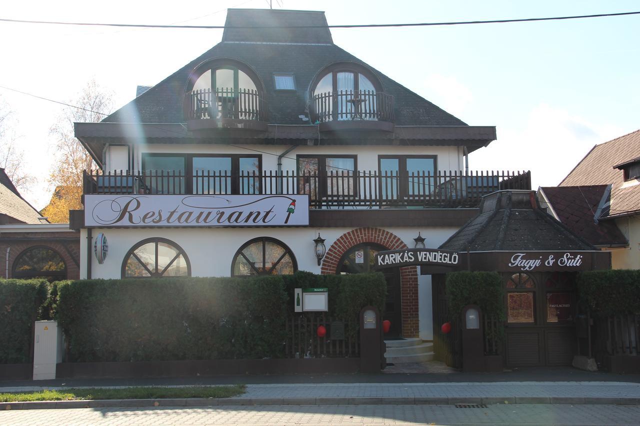 Karikas Hotel Хайдусобосло Экстерьер фото