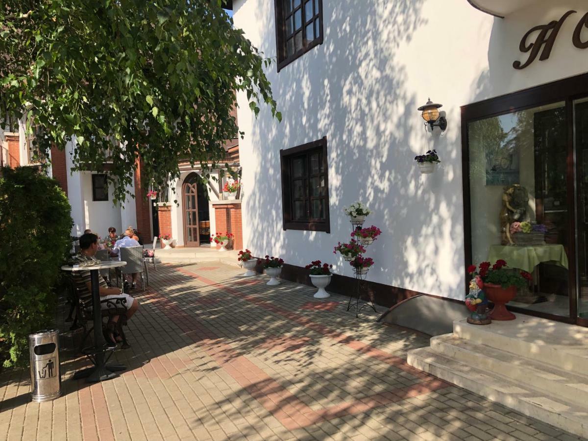 Karikas Hotel Хайдусобосло Экстерьер фото